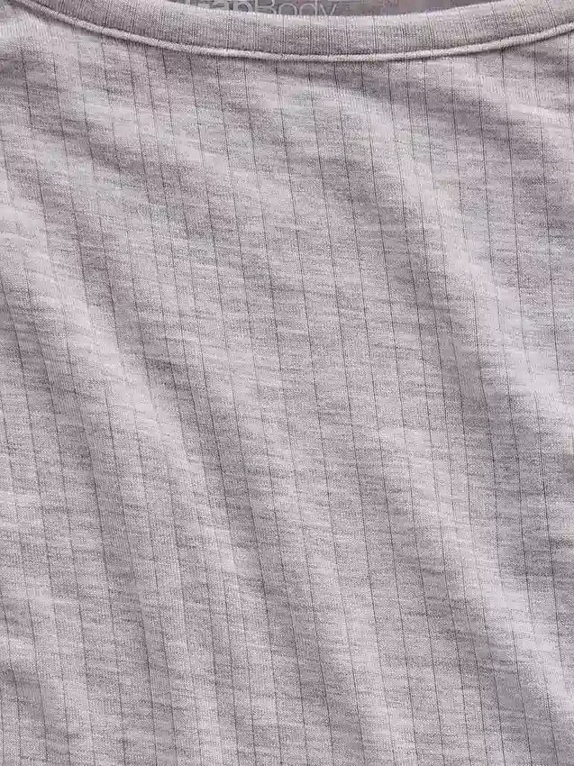 Απαλό μπλουζάκι πιτζάμας με ραβδώσεις από Modal