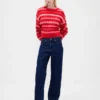 Χνουδωτό πουλόβερ με στρογγυλό λαιμό και oversized γραμμή