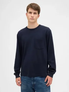 Χοντρό, χαλαρό T-shirt