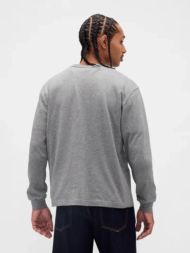 Χοντρό, χαλαρό T-shirt