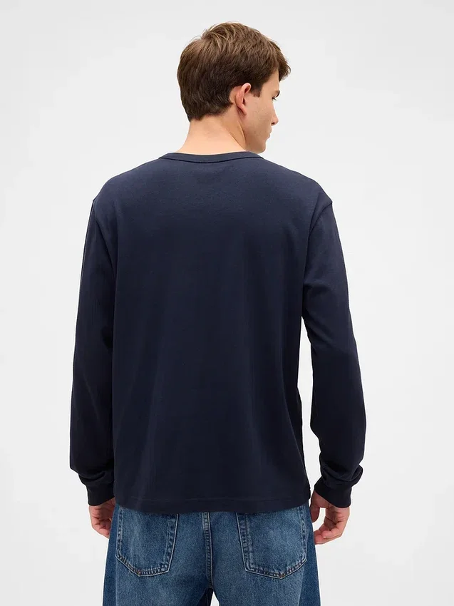 Χοντρό, χαλαρό T-shirt