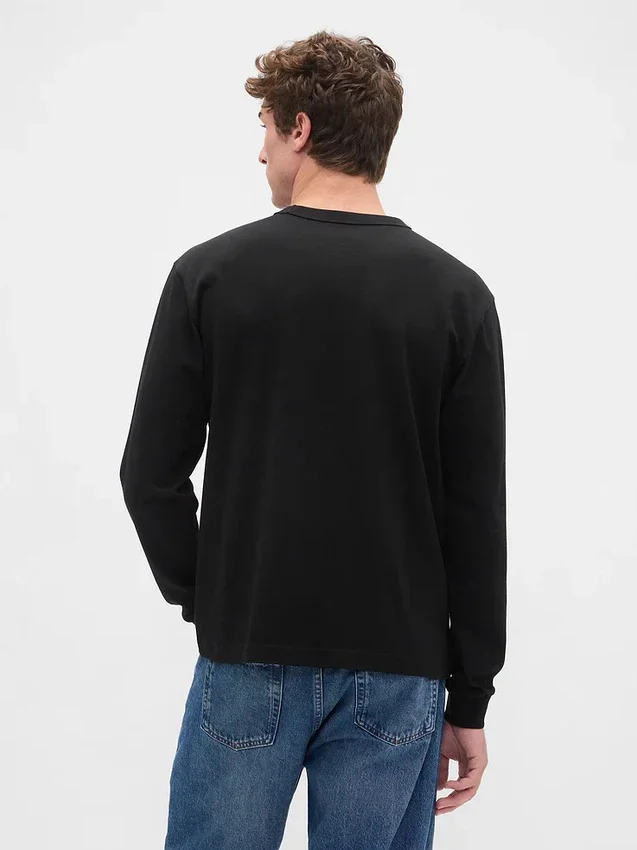 Χοντρό, χαλαρό T-shirt
