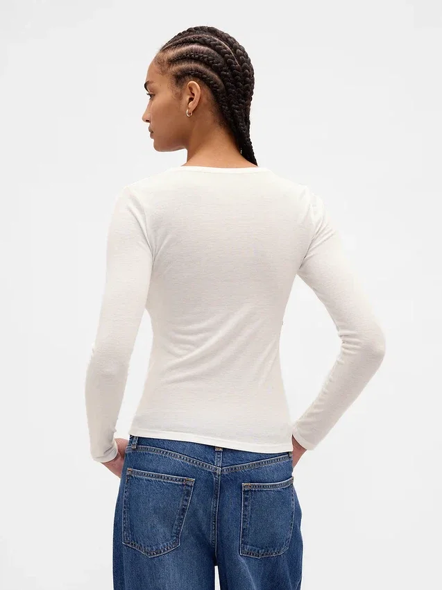 Διαφανές πλεκτό T-shirt Henley με ραβδώσεις