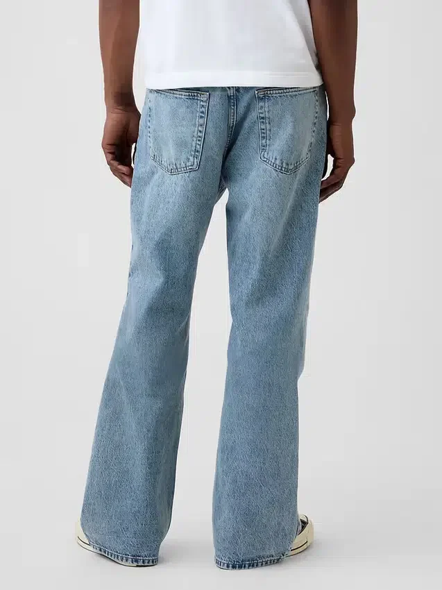 Φαρδιά τζιν με στυλ bootcut