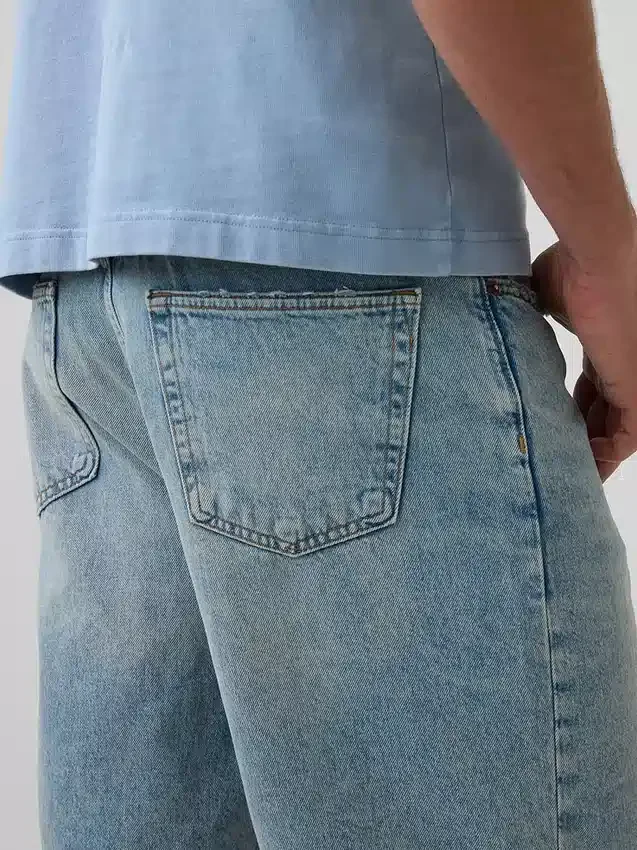Φαρδιά τζιν σορτς στυλ '90s