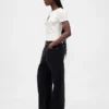 GAP × Disney «The Nightmare Before Christmas» του Τιμ Μπέρτον: Μοντέρνο κοντό T-shirt