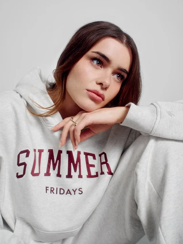 Gap × Summer Fridays Φούτερ με κουκούλα, βαρύ ύφασμα και υπερμεγέθη λογότυπο