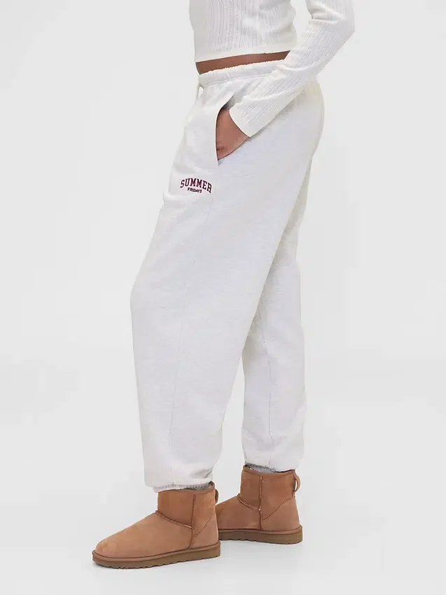 GAP × Summer Fridays Βαρύ παντελόνι τζόγκινγκ με χαλαρή γραμμή και λογότυπο