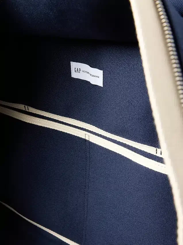 GAP × Victoria Beckham Μεγάλη τσάντα για το Σαββατοκύριακο
