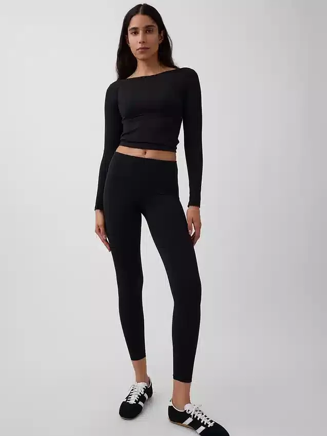 GapFit Smooth T-shirt με λαιμόκοψη τύπου «boatneck»