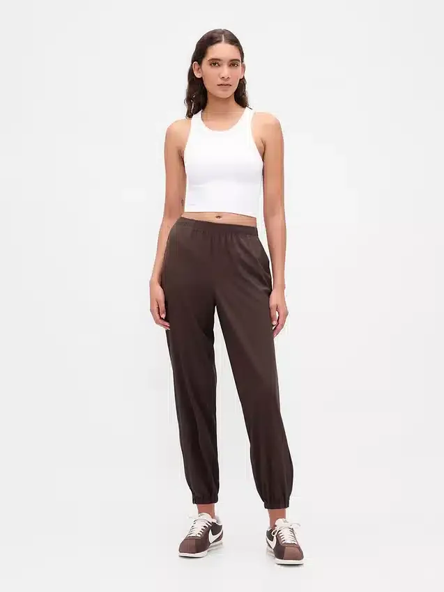 GapFit Tech Joggers με ψηλή μέση και φερμουάρ στο τελείωμα