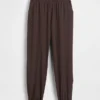 GapFit Tech Joggers με ψηλή μέση και φερμουάρ στο τελείωμα