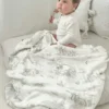 Η κουβέρτα μωρού από μπαμπού «Gilded Bird Safari Toile»