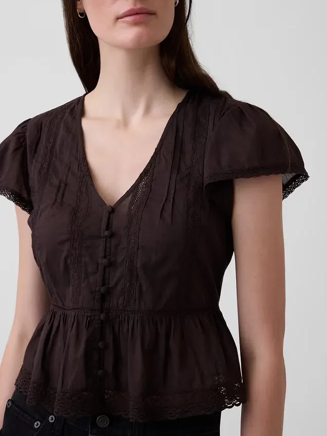 Κοντή μπλούζα με πεπλούμ από δαντελένιο βουάλ