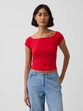 Κοντό T-shirt με ανοιχτούς ώμους από πυκνό πλεκτό τζέρσεϊ