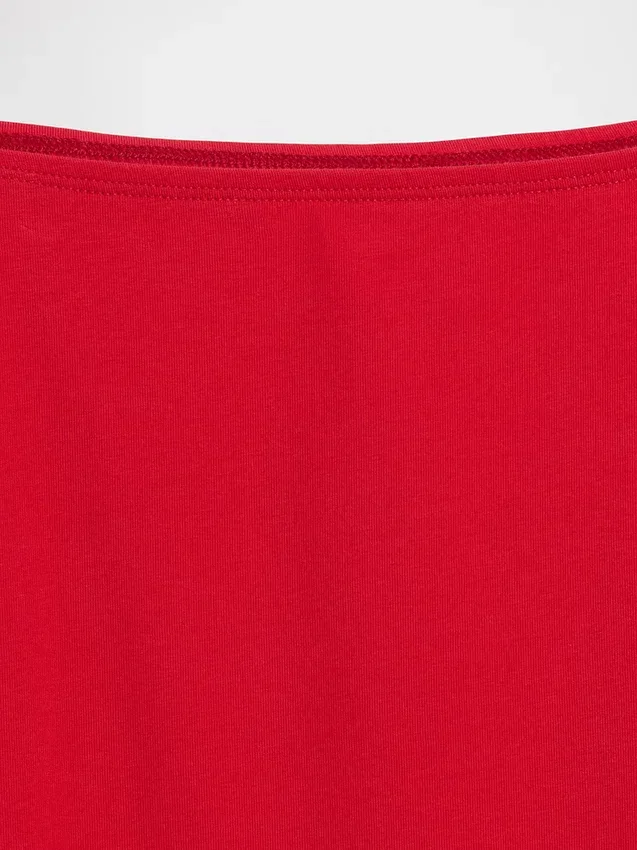 Κοντό T-shirt με ανοιχτούς ώμους από πυκνό πλεκτό τζέρσεϊ