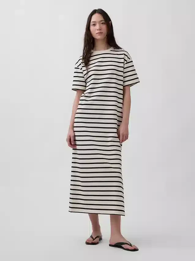 Μακρύ φόρεμα-T-shirt σε χοντρό ύφασμα και oversized στυλ