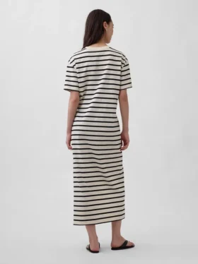 Μακρύ φόρεμα-T-shirt σε χοντρό ύφασμα και oversized στυλ