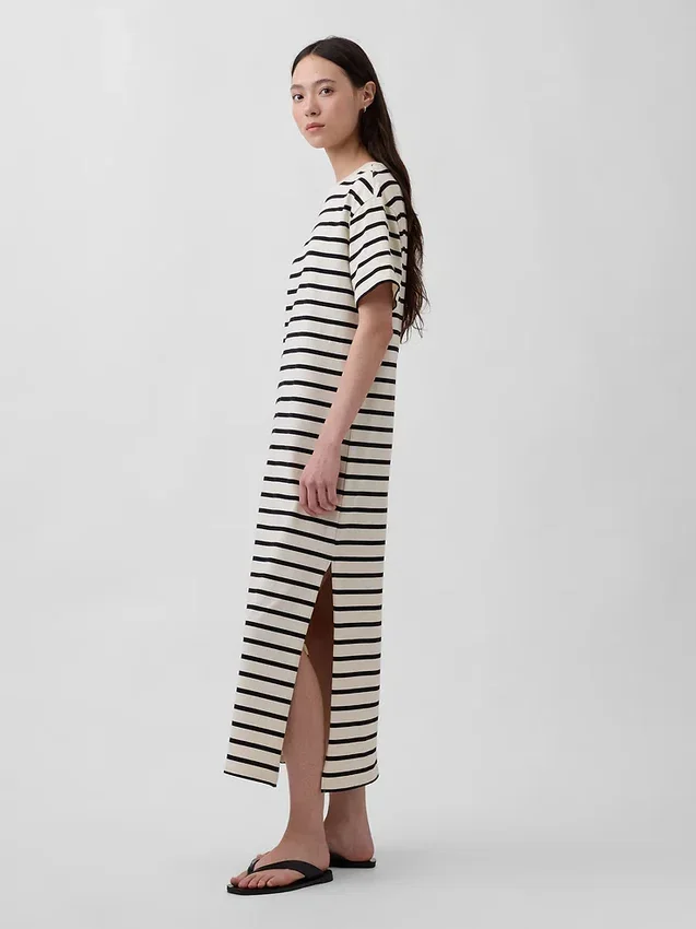 Μακρύ φόρεμα-T-shirt σε χοντρό ύφασμα και oversized στυλ