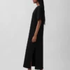 Μακρύ φόρεμα-T-shirt σε χοντρό ύφασμα και oversized στυλ