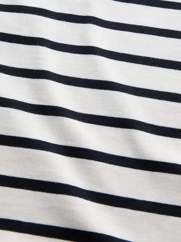 Μακρύ φόρεμα-T-shirt σε χοντρό ύφασμα και oversized στυλ