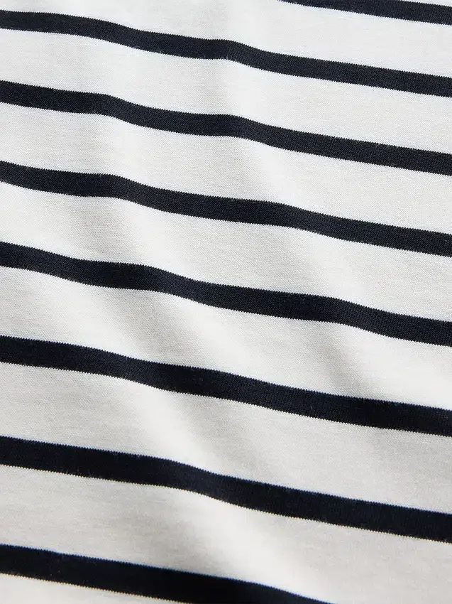 Μακρύ φόρεμα-T-shirt σε χοντρό ύφασμα και oversized στυλ