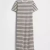 Μακρύ φόρεμα-T-shirt σε χοντρό ύφασμα και oversized στυλ