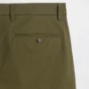 Μοντέρνα κακά παντελόνια με ίσια γραμμή