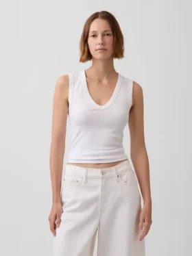 Μοντέρνο αμάνικο μπλουζάκι με V-neck