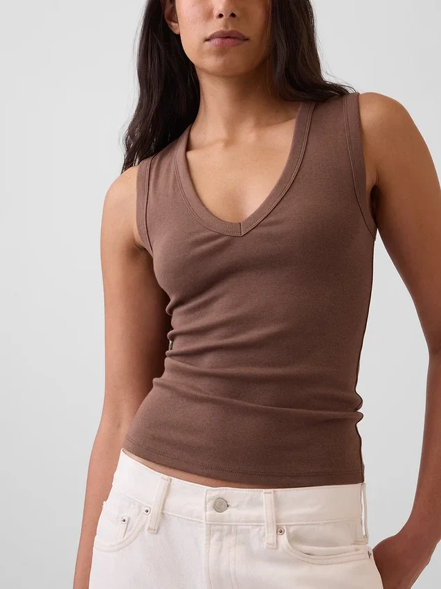 Μοντέρνο αμάνικο μπλουζάκι με V-neck