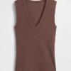 Μοντέρνο αμάνικο μπλουζάκι με V-neck