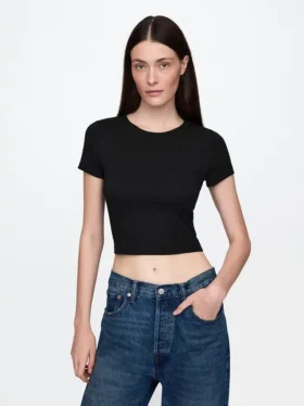 Μοντέρνο κοντό T-shirt