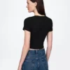 Μοντέρνο κοντό T-shirt