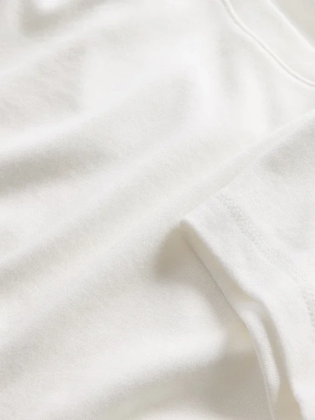 Μοντέρνο κοντό T-shirt