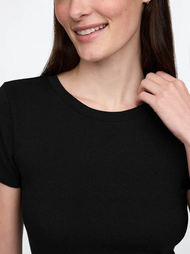 Μοντέρνο κοντό T-shirt