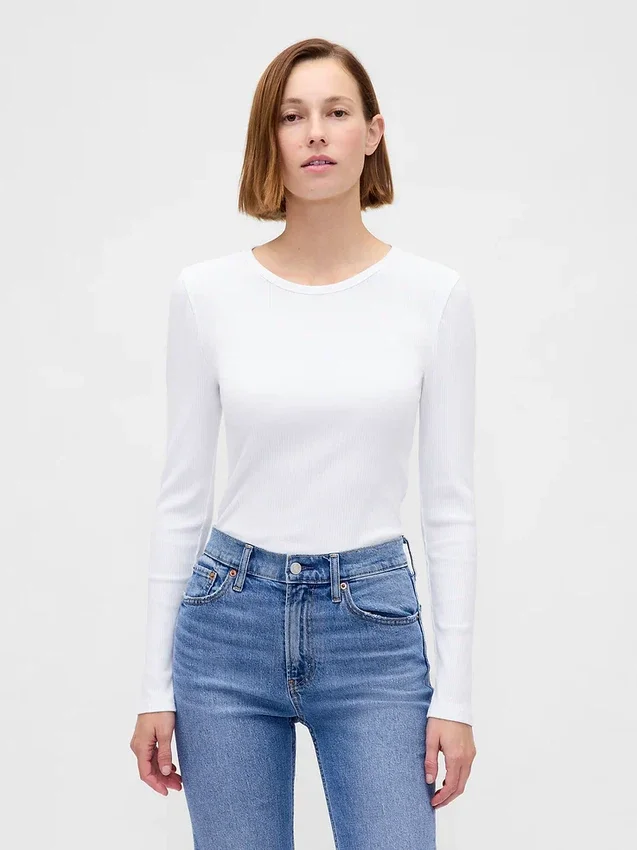 Μοντέρνο κοντό T-shirt με ραβδώσεις