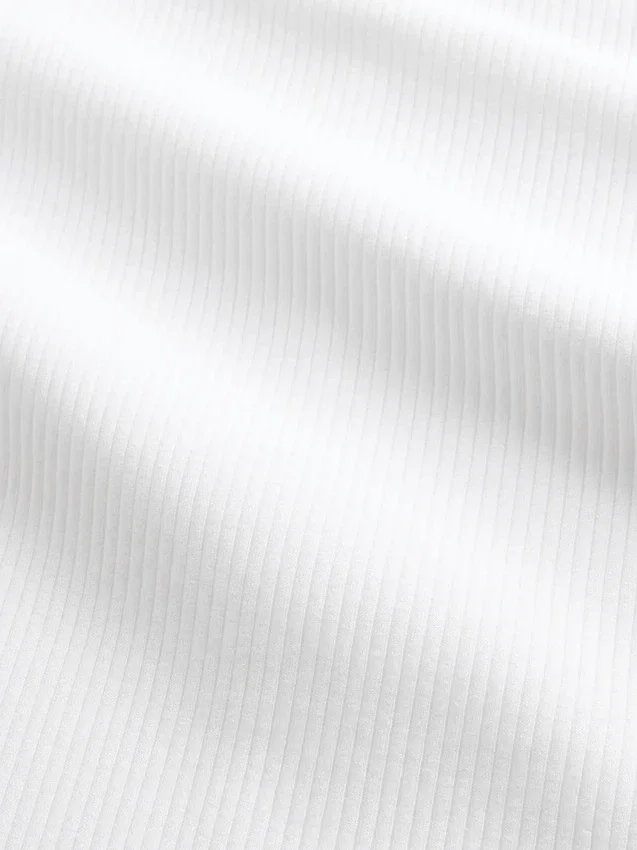 Μοντέρνο κοντό T-shirt με ραβδώσεις