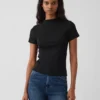 Μοντέρνο κοντό T-shirt με ραβδώσεις και ψεύτικο γιακά
