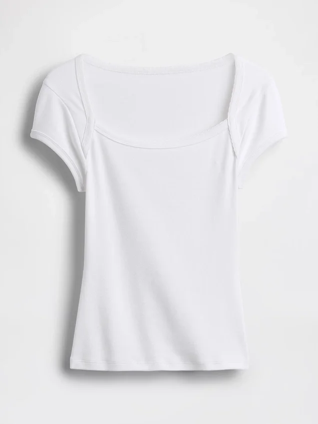 Μοντέρνο κοντό T-shirt με τετράγωνο λαιμό