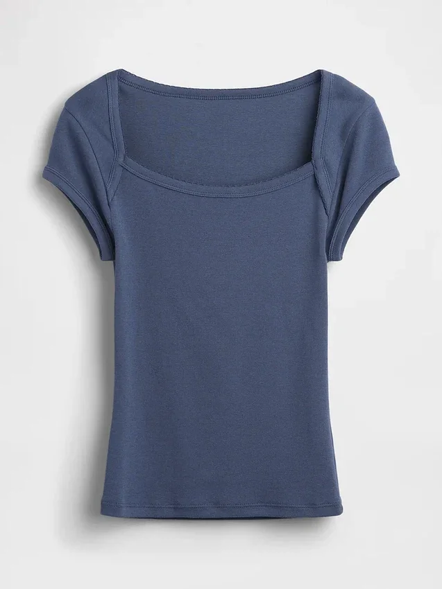 Μοντέρνο κοντό T-shirt με τετράγωνο λαιμό