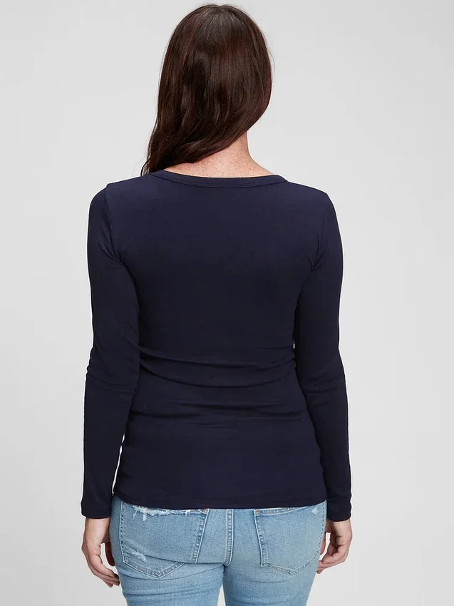 Μοντέρνο T-shirt εγκυμοσύνης με V-neck