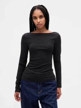 Μοντέρνο T-shirt με λαιμόκοψη τύπου «boatneck»