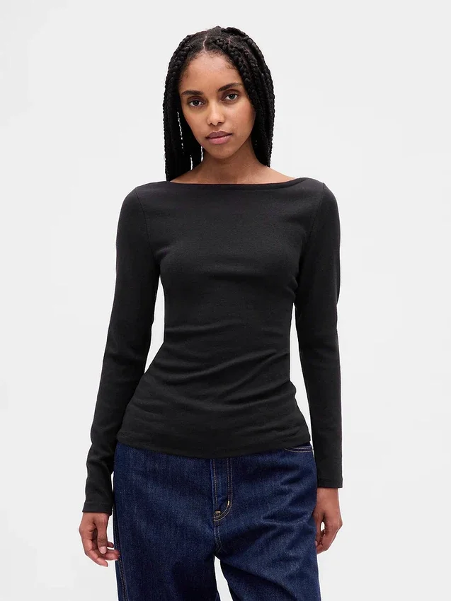Μοντέρνο T-shirt με λαιμόκοψη τύπου «boatneck»