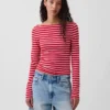 Μοντέρνο T-shirt με λαιμόκοψη τύπου «boatneck»