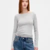 Μοντέρνο T-shirt με λαιμόκοψη τύπου «boatneck»