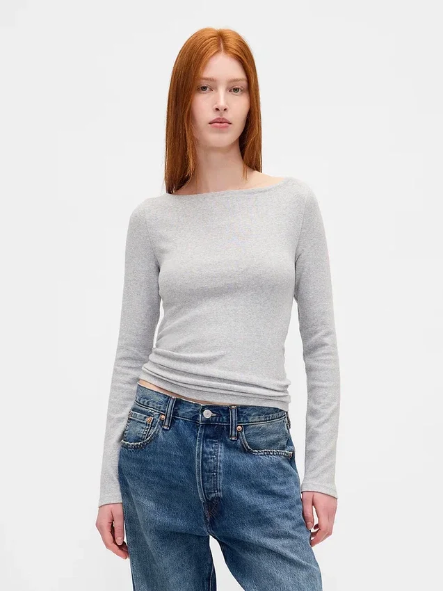 Μοντέρνο T-shirt με λαιμόκοψη τύπου «boatneck»