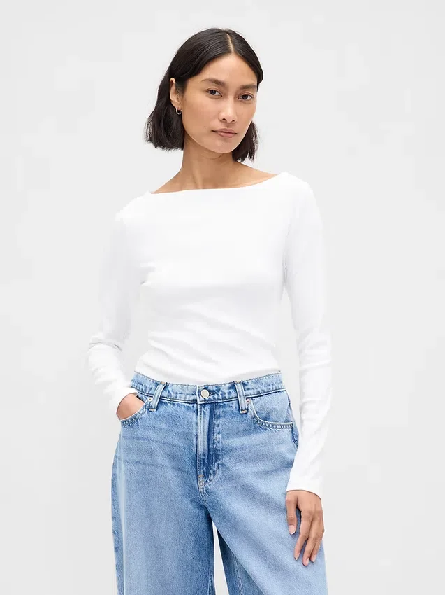 Μοντέρνο T-shirt με λαιμόκοψη τύπου «boatneck»