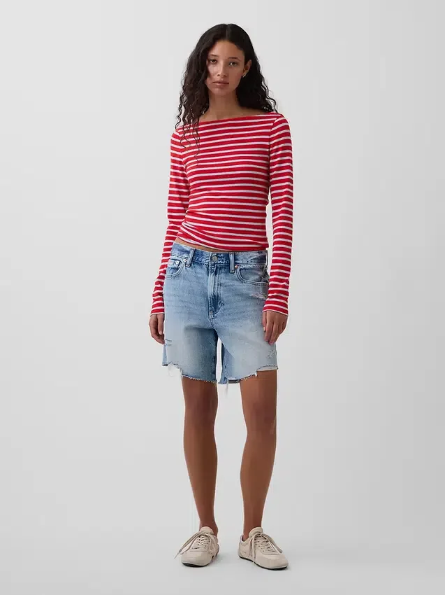 Μοντέρνο T-shirt με λαιμόκοψη τύπου «boatneck»
