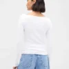 Μοντέρνο T-shirt με λαιμόκοψη τύπου «boatneck»