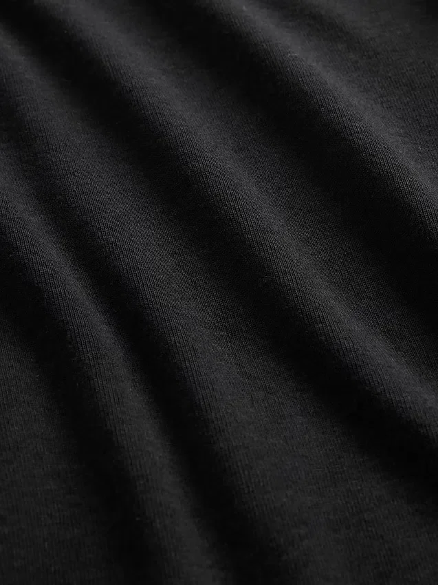 Μοντέρνο T-shirt με λαιμόκοψη τύπου «boatneck»